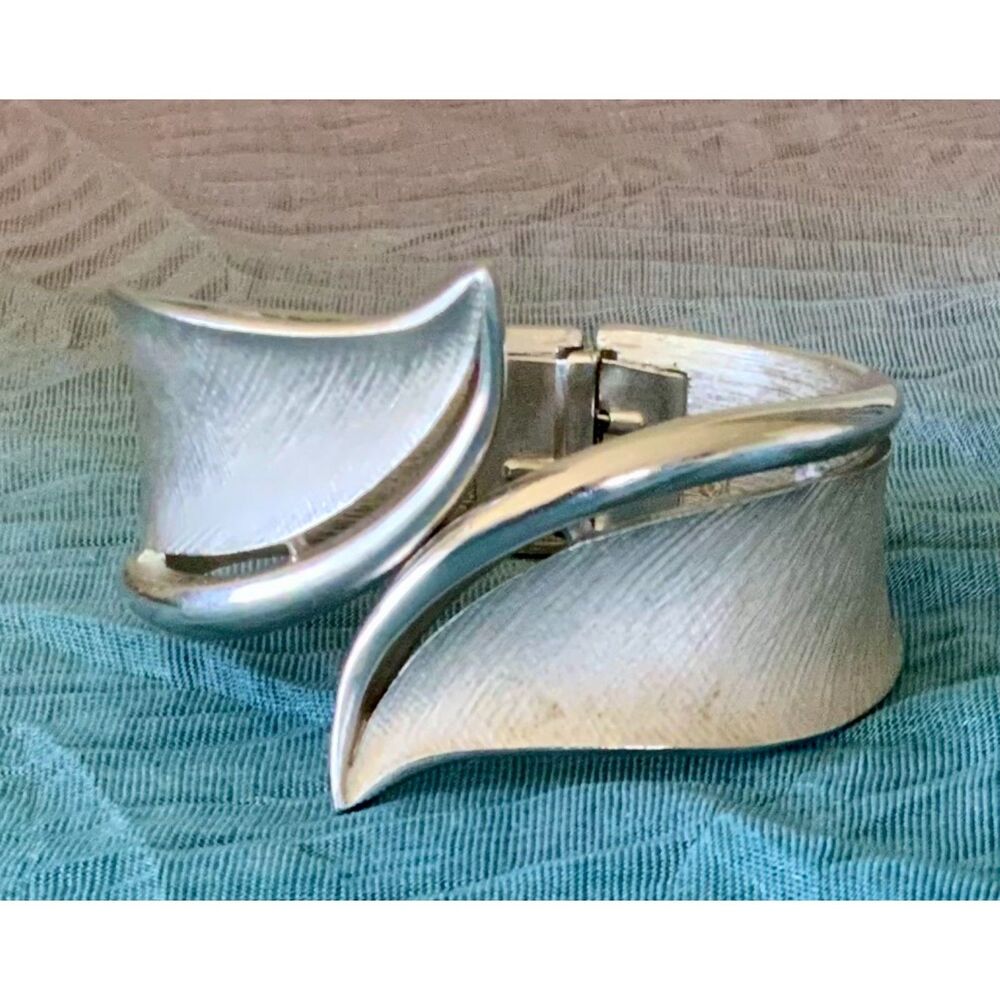 Vintage Trifari Brushed Silver Tone Leaf Hinged Cuff Bracelet Signed